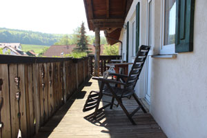Ostbalkon zum Ausruhen und Rauchen