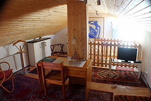 Schreibtisch